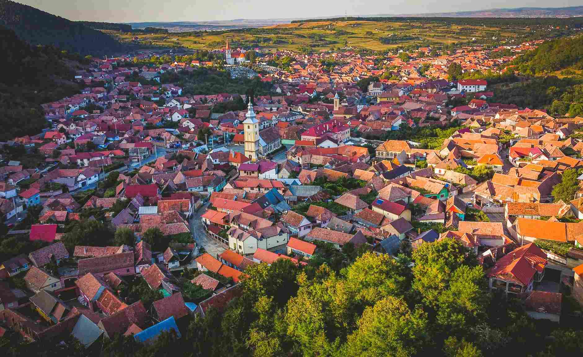 Deschide porțile spre Legende Rășinărene image
