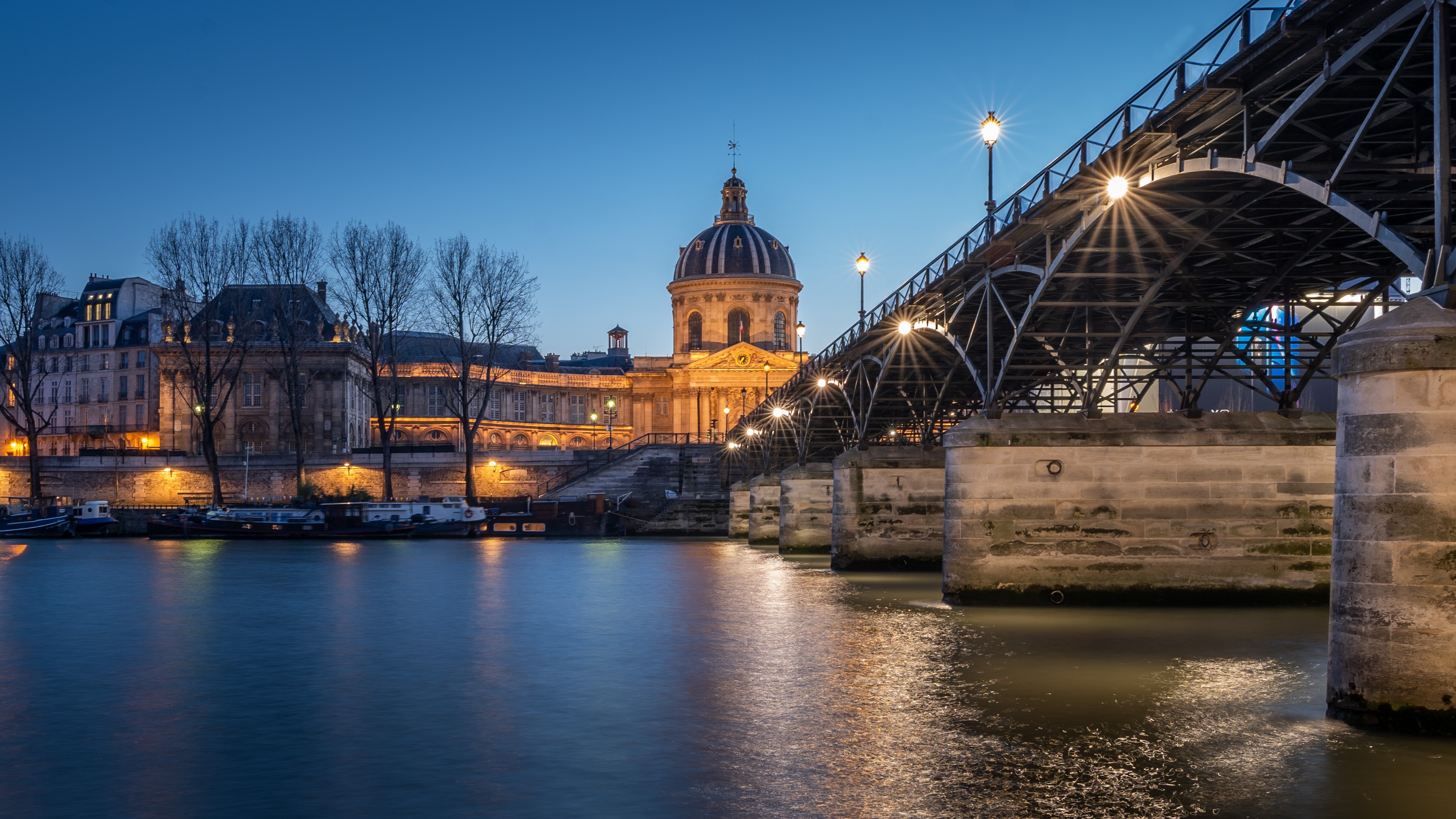 Romantic Paris: Love around Seine image