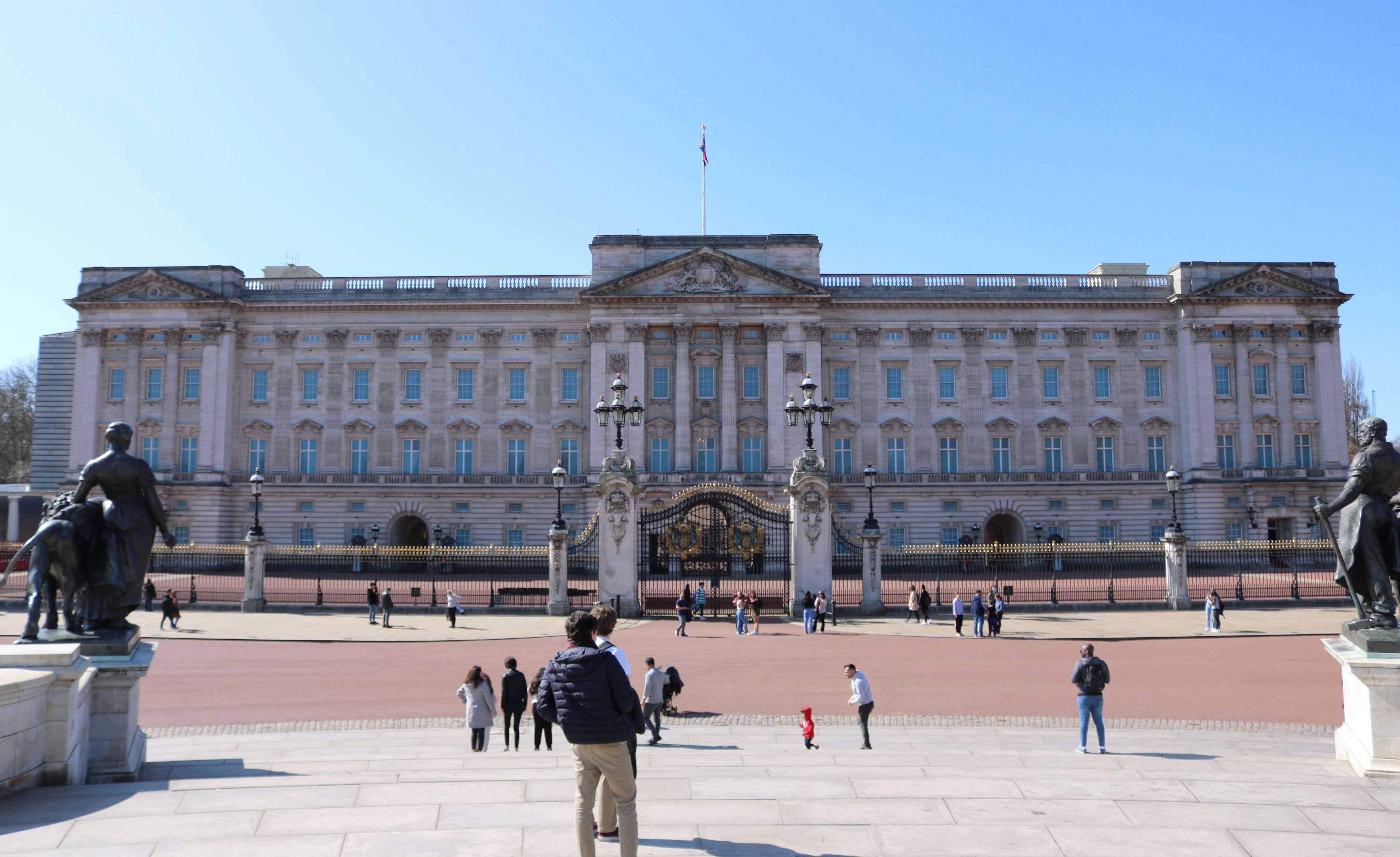 London - The Crown (QUEST IN TEST MODE) image