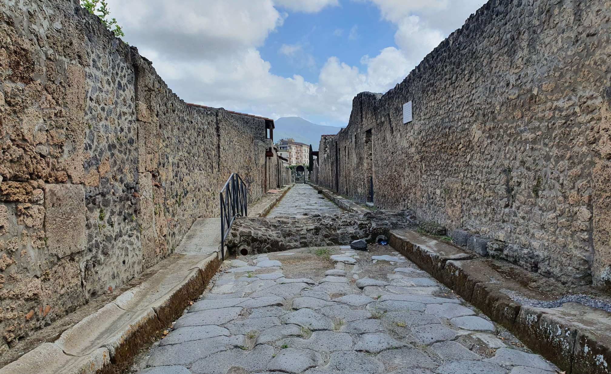 Haunted Pompei (QUEST IN TEST MODE) image